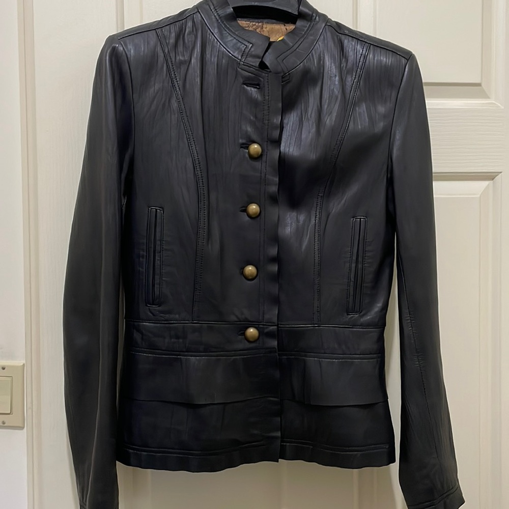 Identify black leather jacket (sz 6)